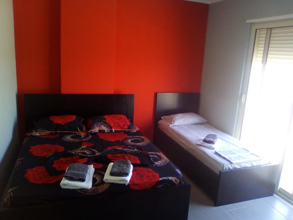 Maksimilian Apartament Durrës Esterno foto